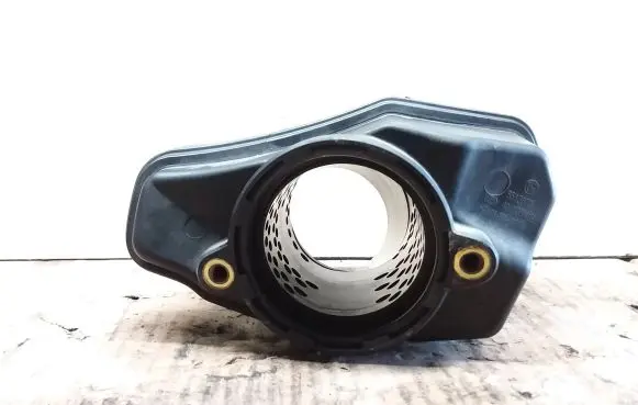 BMW 5 F10 F11 Intake resonator 8513672
