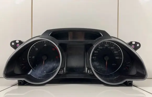 Audi A5 8T 8F Speedometer (instrument cluster) 8T0920981B