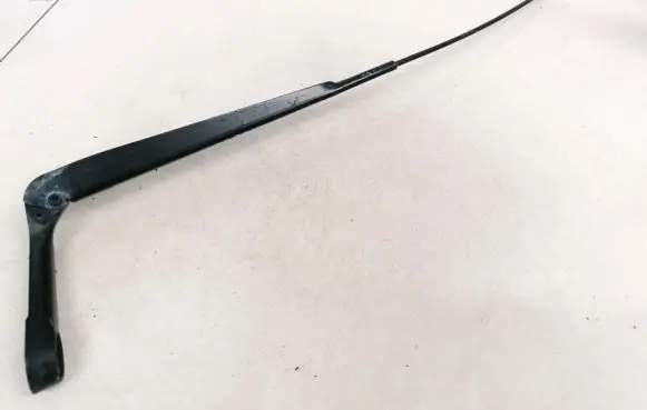 Skoda Octavia Mk1 (1U) Front wiper blade arm 1J1955410A