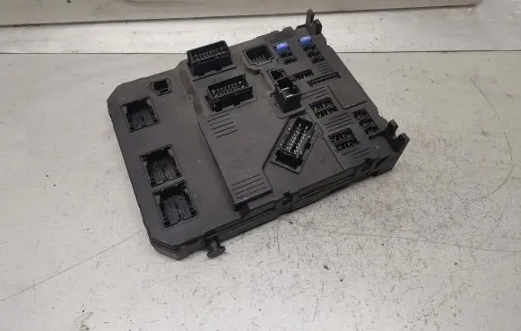 Peugeot 407 Fuse module 9655708380 S120104700L