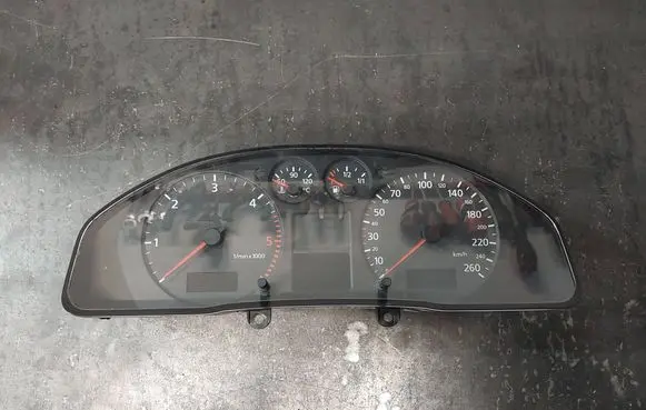 Audi A4 S4 B5 8D Speedometer (instrument cluster) 8D0920900H