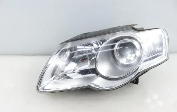 Volkswagen PASSAT B6 Headlight/headlamp 