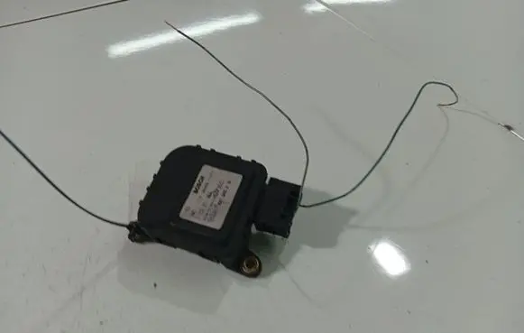 Renault Scenic I Air flap motor/actuator 0132801163