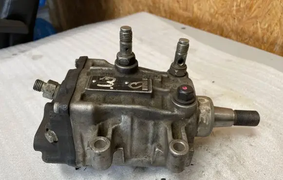 Opel Vectra C Fuel injection high pressure pump 897228919