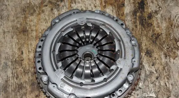 Dacia Sandero Clutch set kit 302050736R K5279 302103950R