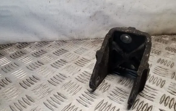 Mitsubishi Grandis Gearbox mounting bracket 302075