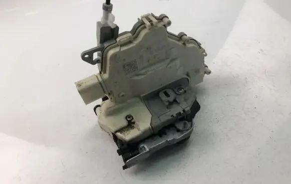 Audi Q3 8U Front door lock 4G0839015C