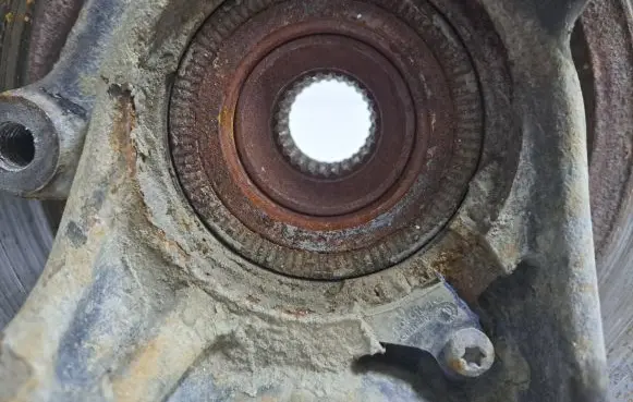 Citroen Berlingo Front wheel hub