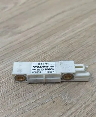 Volvo XC90 Airbag deployment crash/impact sensor 8651755 150607 008954