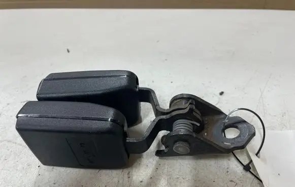 Middle seatbelt (rear)