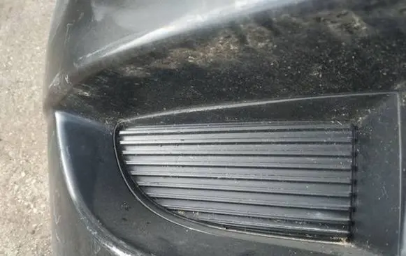 Mitsubishi Lancer Front bumper lower grill ued