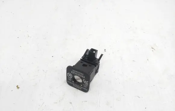 Passenger airbag on/off switch