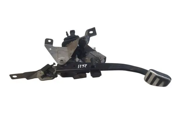 Volvo V40 Clutch pedal 31445329
