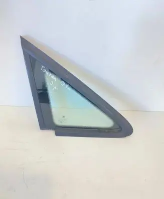 Volkswagen Touran I Front triangle window/glass 1T0845412