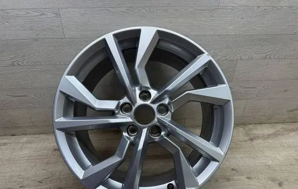 Audi TT TTS RS Mk3 8S R18 alloy rim 8S0601025AN