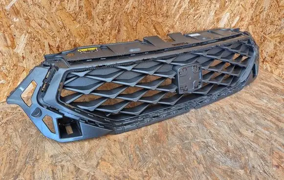 Seat Ateca Front bumper upper radiator grill 575853654p