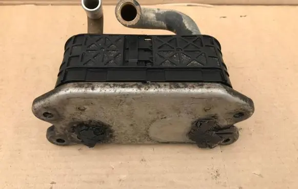 Volvo XC90 Engine oil radiator 8677973
