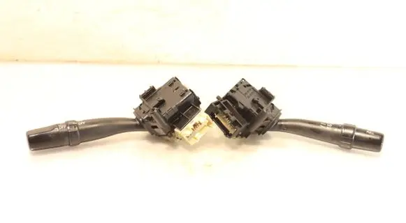 Toyota Avensis T220 Light switch