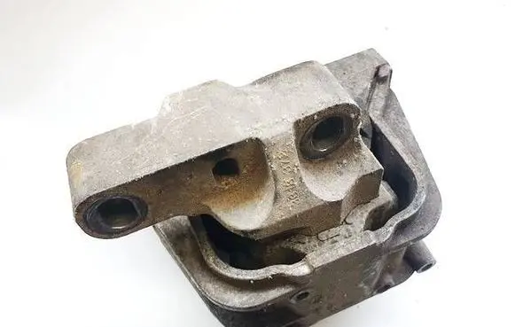 Volkswagen PASSAT B6 Engine mount bracket 1K0199262