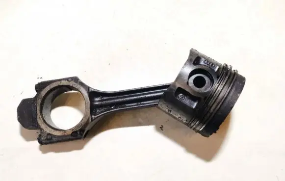 Volkswagen Golf III Piston with connecting rod