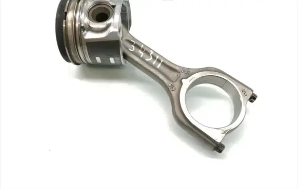Hyundai Kona I Piston with connecting rod 
