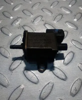 Volkswagen PASSAT B5.5 Vacuum valve 026906283H