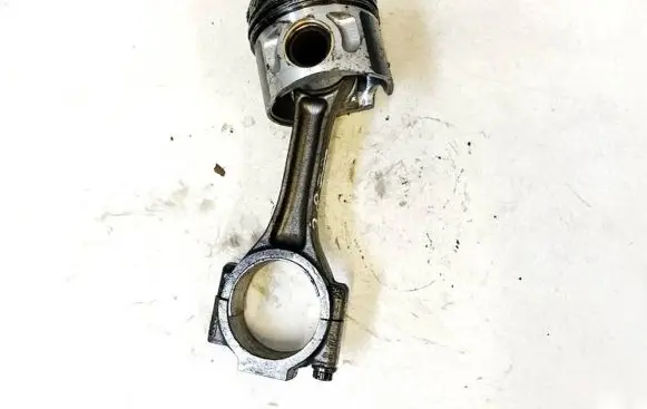 Ford Galaxy Piston with connecting rod