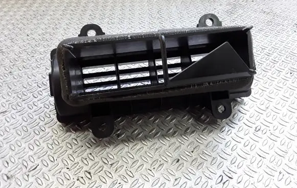 Nissan X-Trail T30 Dash center air vent grill 68755EQ400