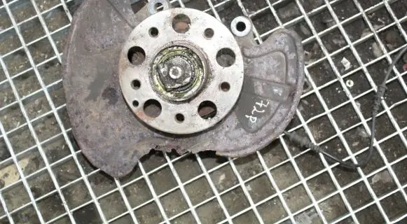 Mercedes-Benz CLK A209 C209 Front wheel hub