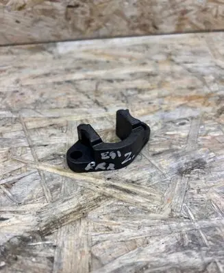 BMW 3 E90 E91 Fuel Injector clamp holder 