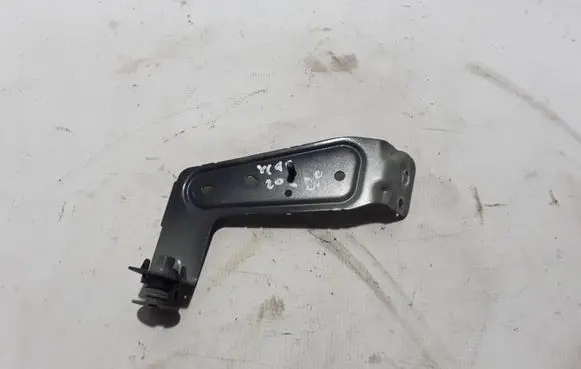 Volvo XC90 Fender mounting bracket 31371011