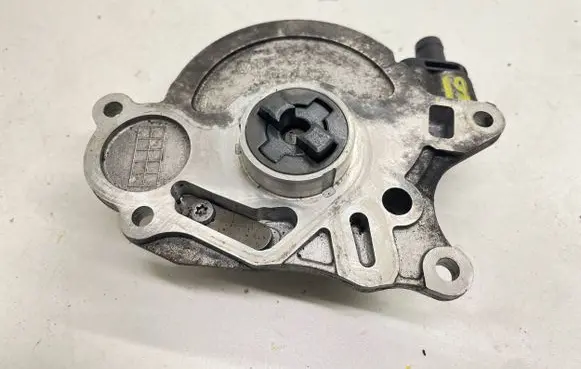 Skoda Octavia Mk2 (1Z) Vacuum pump 03L100J 03L145207 03L145112