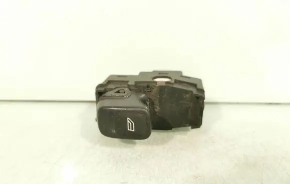 Volvo XC90 Electric window control switch 8685288 03W383