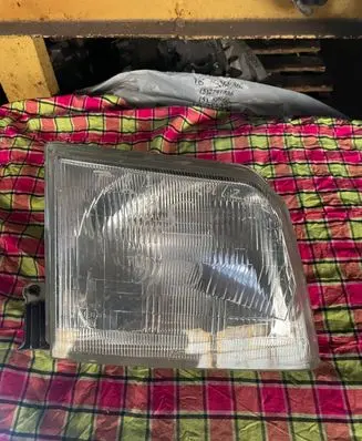 Toyota Land Cruiser (HDJ90) Headlight/headlamp 1107643