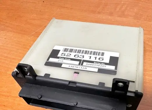 Saab 9-5 Air suspension control unit module (rear) 5263116 53070132B