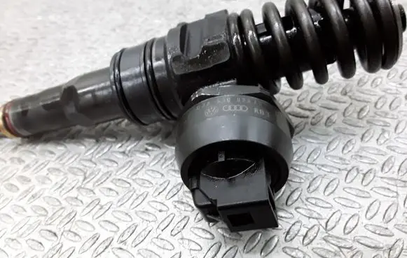 Skoda Octavia Mk2 (1Z) Fuel injector 038130073AG
