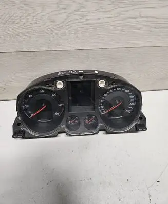 Volkswagen PASSAT B6 Speedometer (instrument cluster) 3C0920870Q V0033000