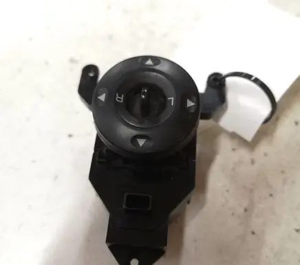 Hyundai Santa Fe Wing mirror switch 371480
