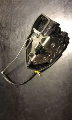 BMW X3 E83 Front door lock 7036169