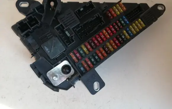 BMW 5 E60 E61 Fuse module 9138830 913883001 518956057