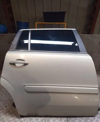 Opel Zafira B Rear door