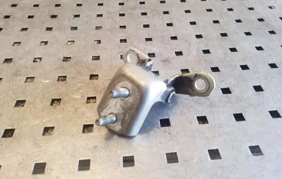 Toyota RAV 4 (XA20) Rear door upper hinge