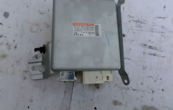 Toyota Avensis T270 Power steering control unit/module 8965005130