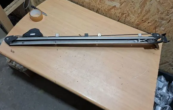 Volkswagen Transporter - Caravelle T5 Sliding door middle rail 7E1843872D