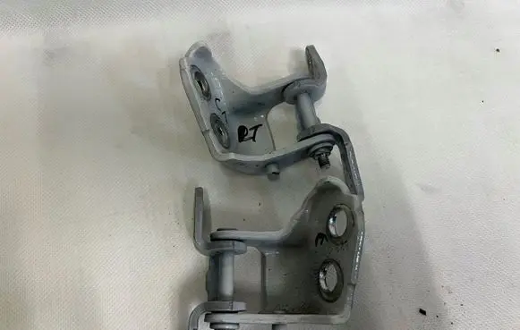 Renault Talisman Rear door lower hinge