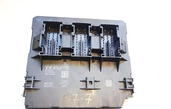 Volkswagen PASSAT B7 Comfort/convenience module 3AA937087F
