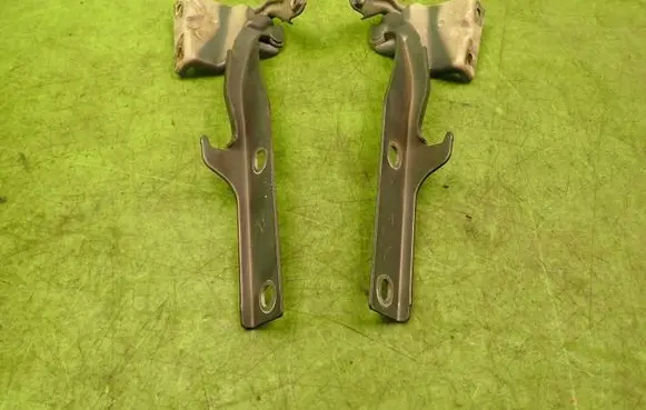 Suzuki Grand Vitara II Engine bonnet/hood hinges