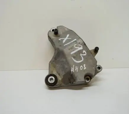 Mercedes-Benz CLA C117 X117 W117 Engine mounting bracket A2702230002