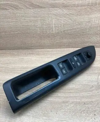 Volkswagen Golf Plus Electric window control switch 5M1867371C
