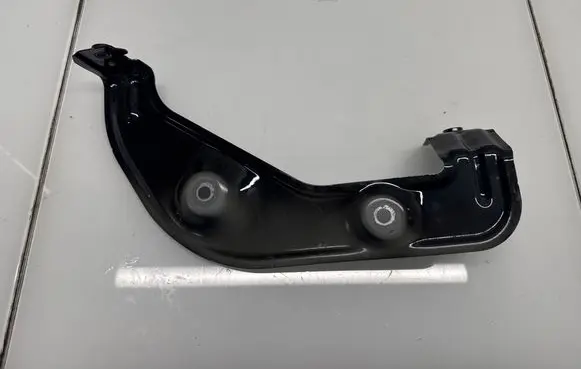 BMW XM Fender mounting bracket 9451341